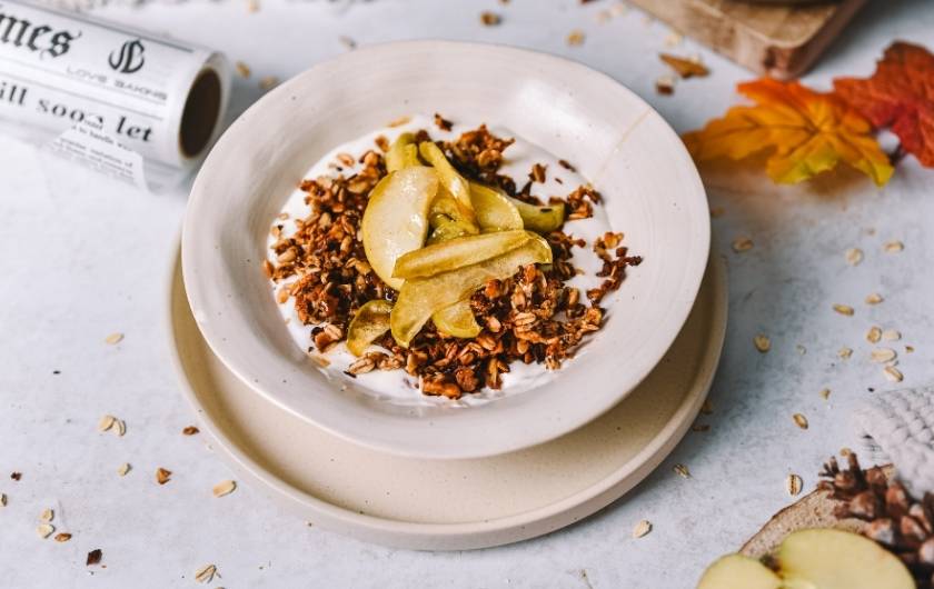 Recept za Granolu s jabukama koji je pripremila influencerica YumYumParadise