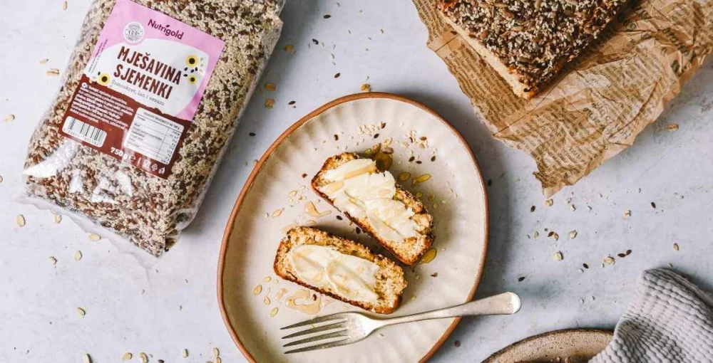 Lockeres Brot mit körnigem Frischkäse – einfach & lecker Lockeres Brot mit körnigem Frischkäse