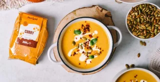 Wenn die Blätter fallen – wird Curry-Suppe allen gefallen! Curry-Suppe!