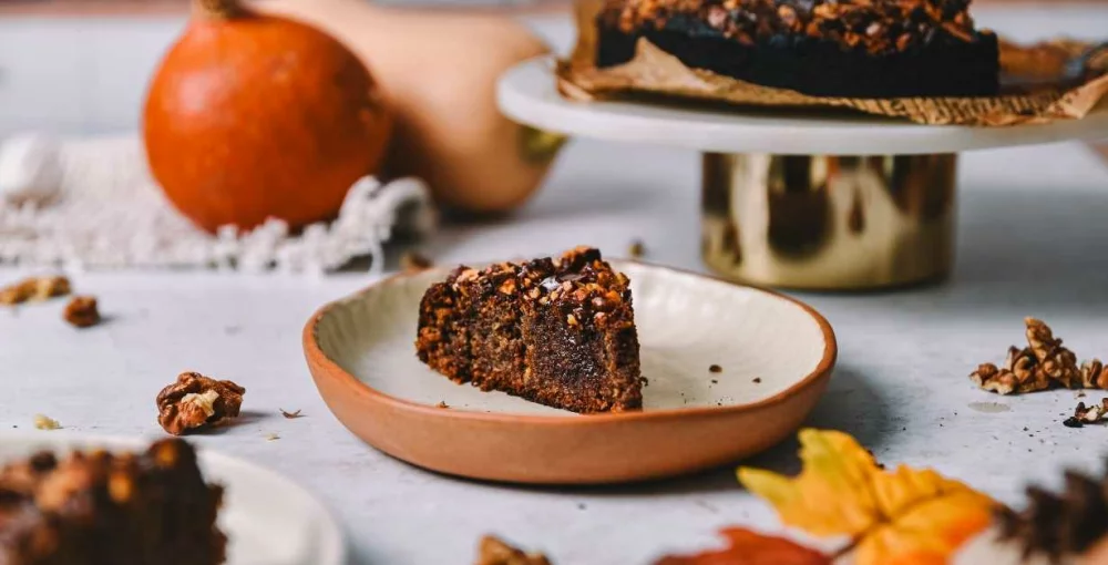 Dattelkuchen – Rezept Dattelkuchen am Teller