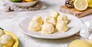 Protein-Cheesecake Kugeln mit Zitrone – ein Dessert zum Verlieben!